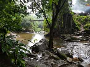 Fluß mit Brücke