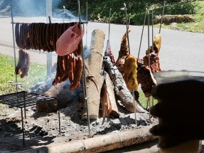am Spieß gebratenes Fleisch